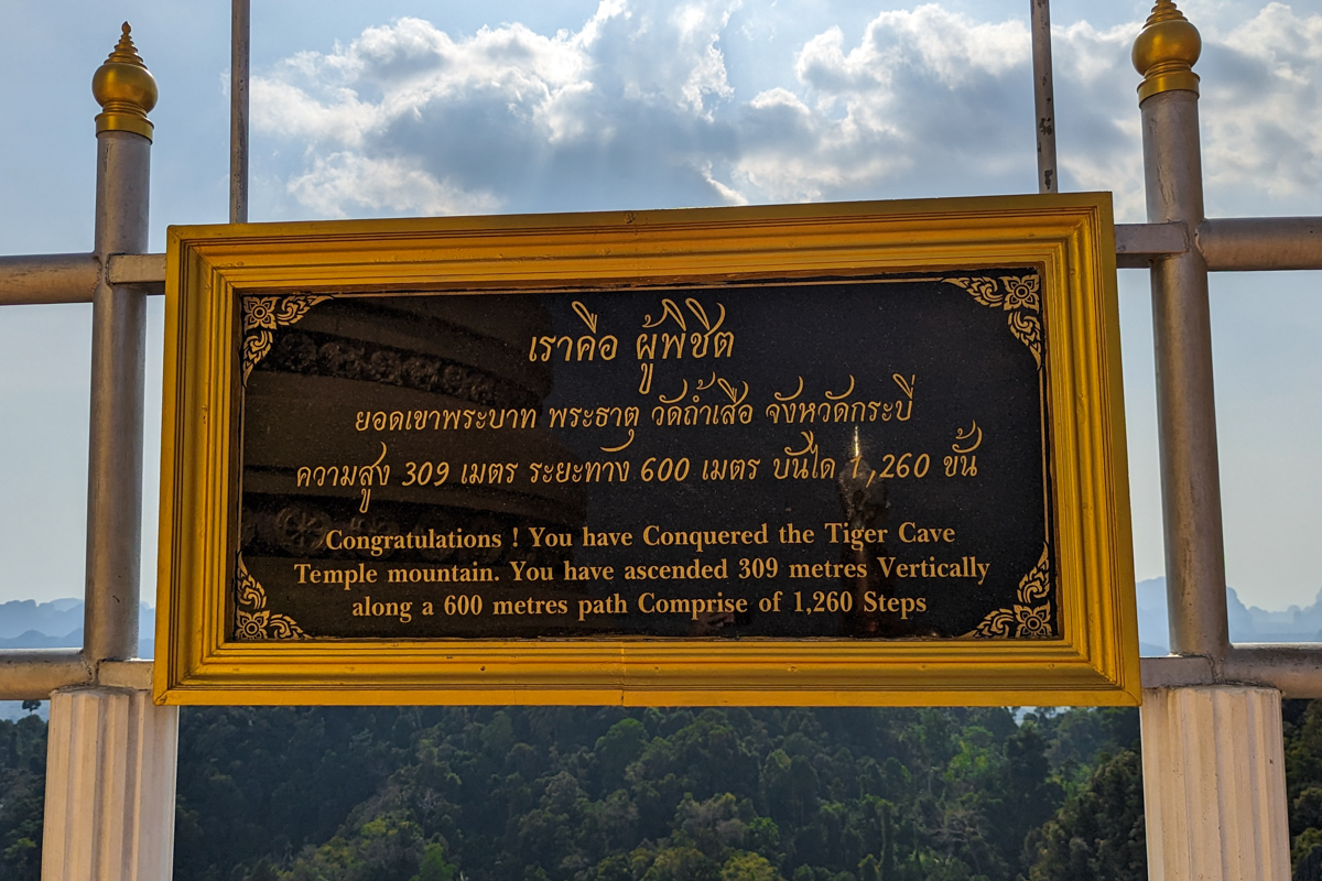 panneau des marches du tiger cave temple
