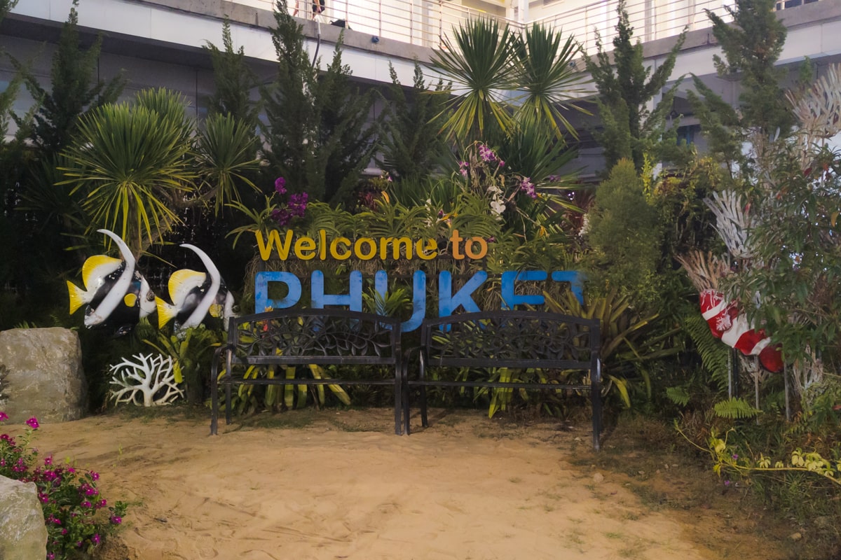 panneau de bienvenue à l'aéroport de Phuket