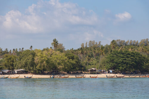 bateaux sur la plage de rawai beach