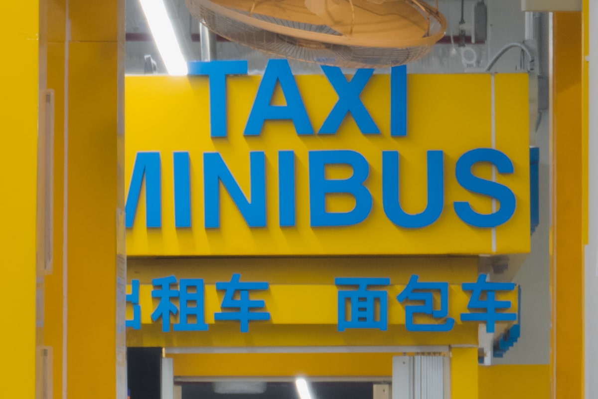 panneau de taxi-minibus à l'aéroport de Phuket