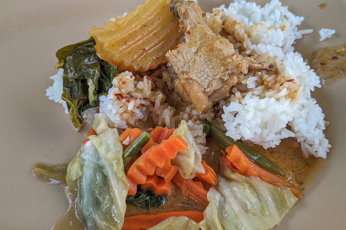 Assiette du repas du midi de l'excursion à Koh Phi Phi