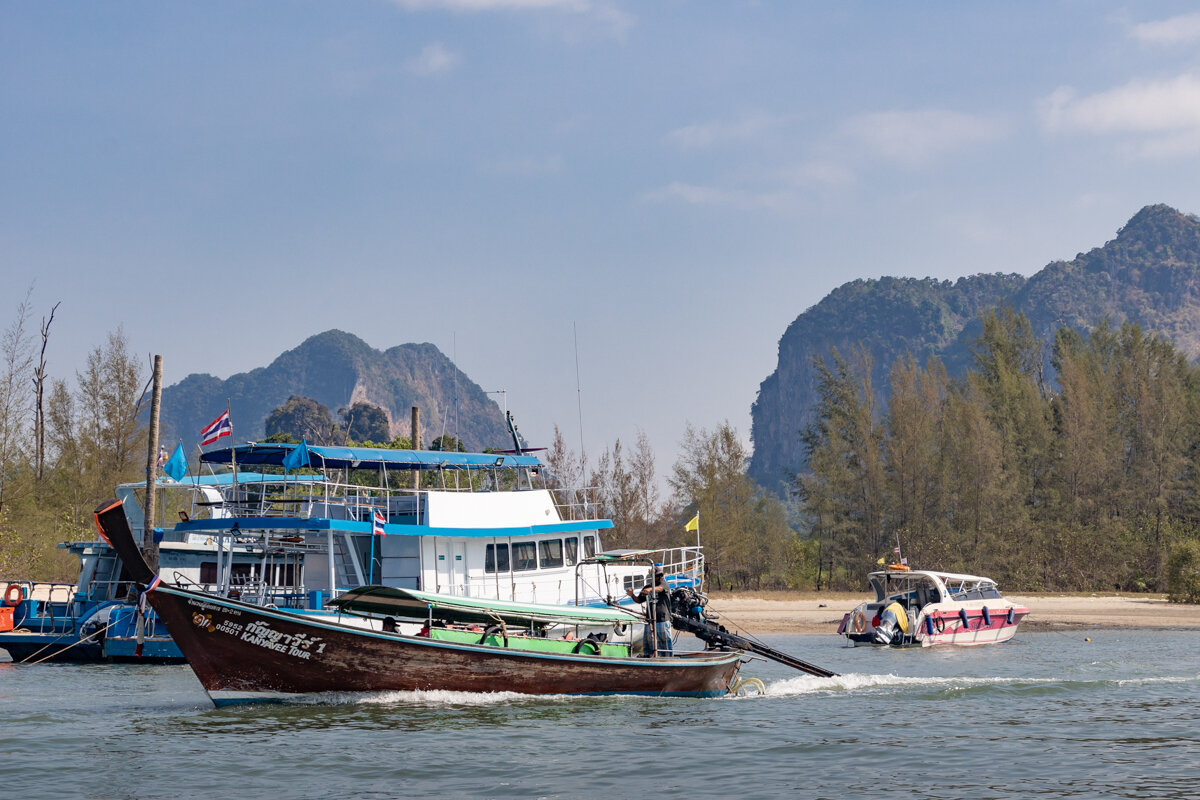 Départ de bateaux depuis le pier d'Ao Nang