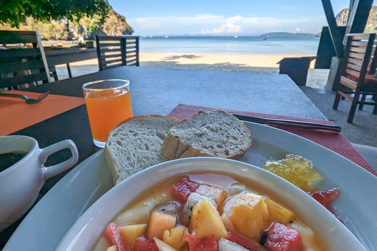 Petit déjeuner avec vue à Railay Beach