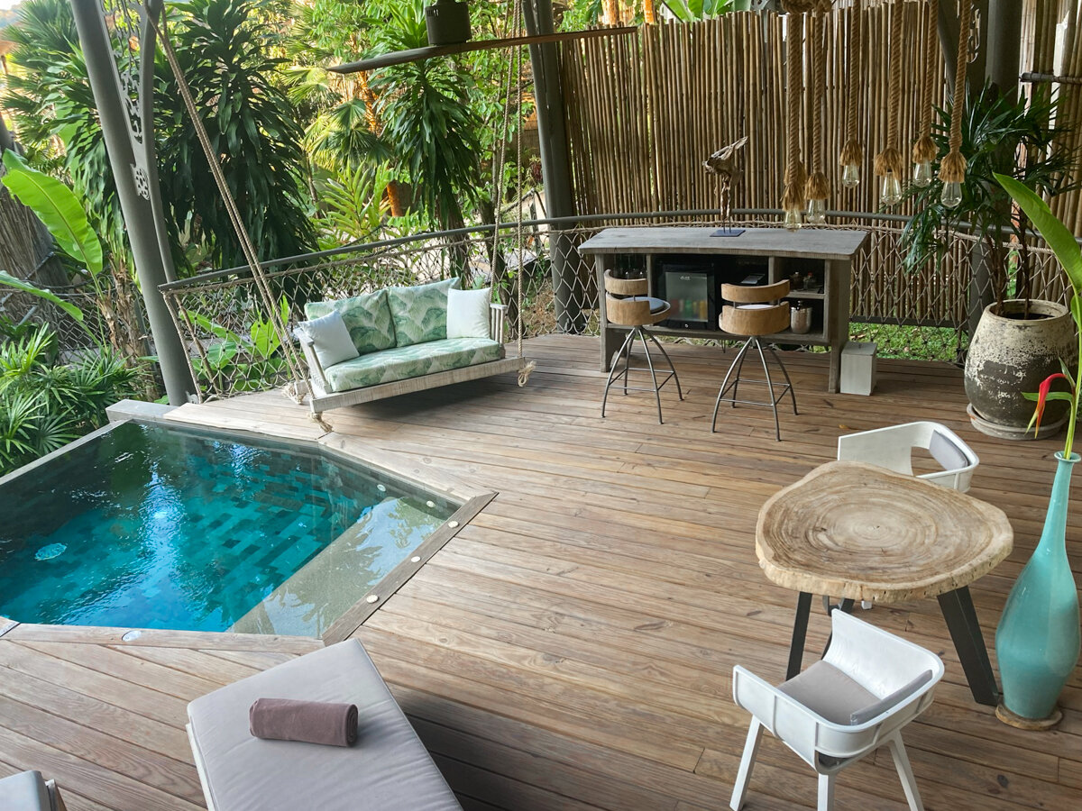 Petite piscine intérieur dans une chambre d'un hôtel de luxe à Koh Yao Noi