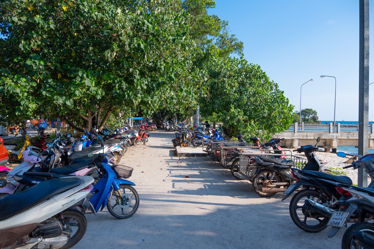 Scooters à Koh Yao Yai