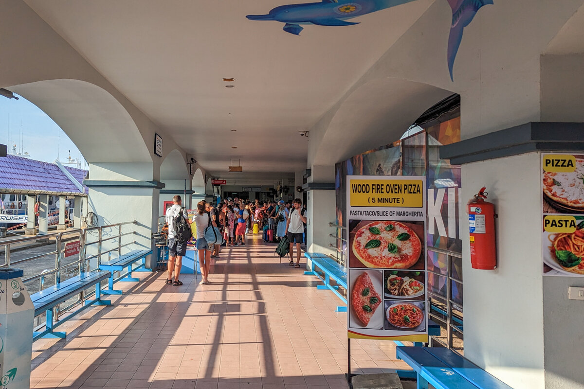 Hall dans le Rassada Pier de Phuket