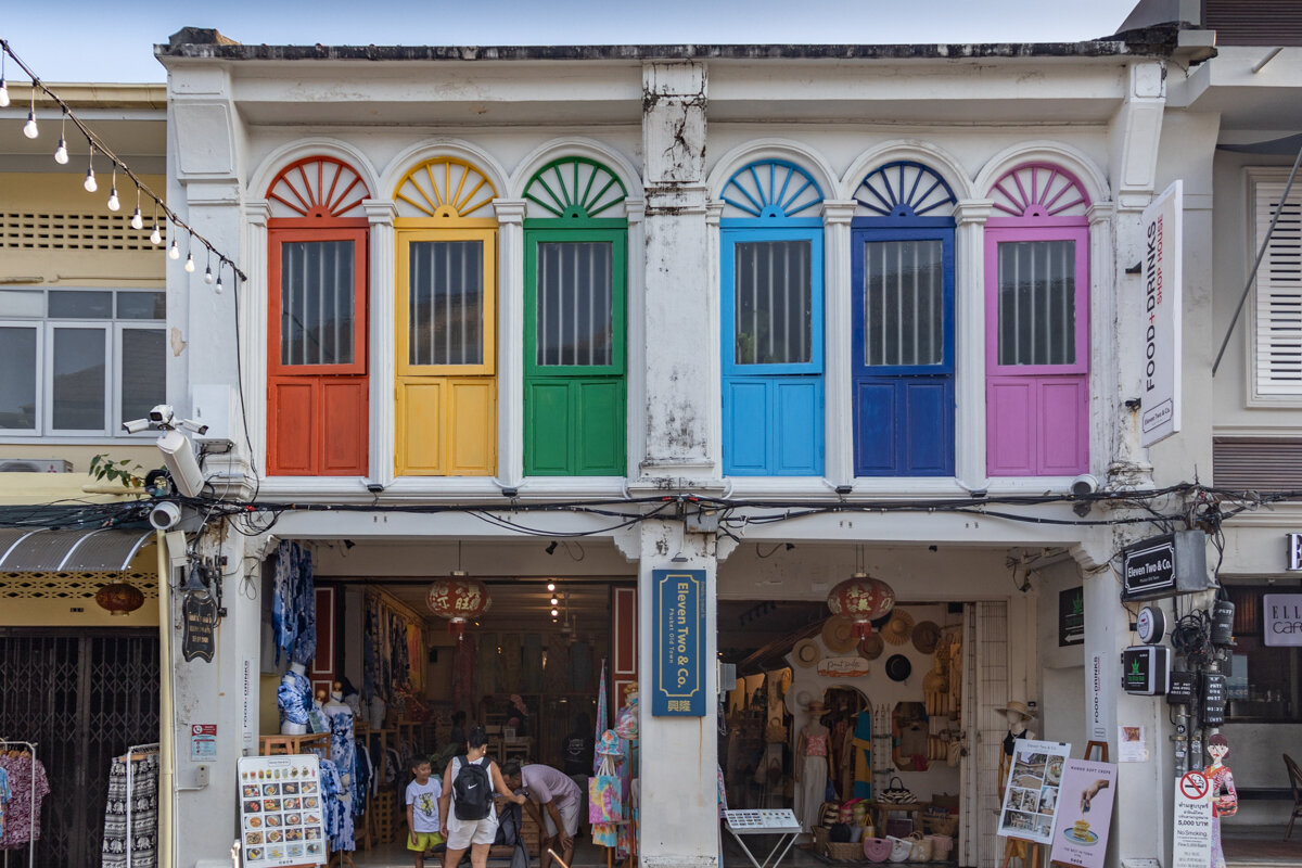 Portes colorées à Thalang Road dans Phuket Town